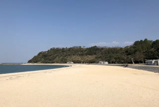 御立岬海水浴場の砂浜