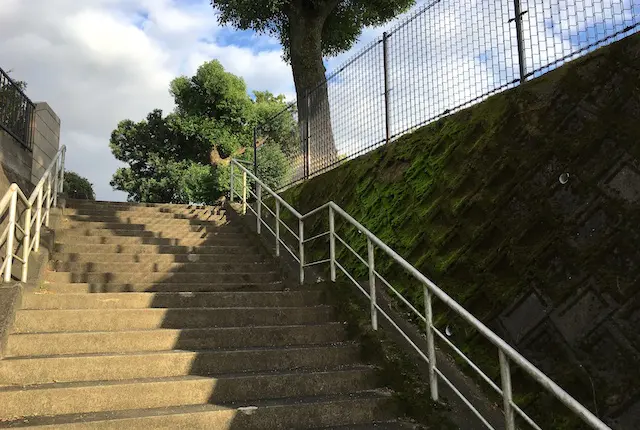 葉山自由ヶ丘公園の階段
