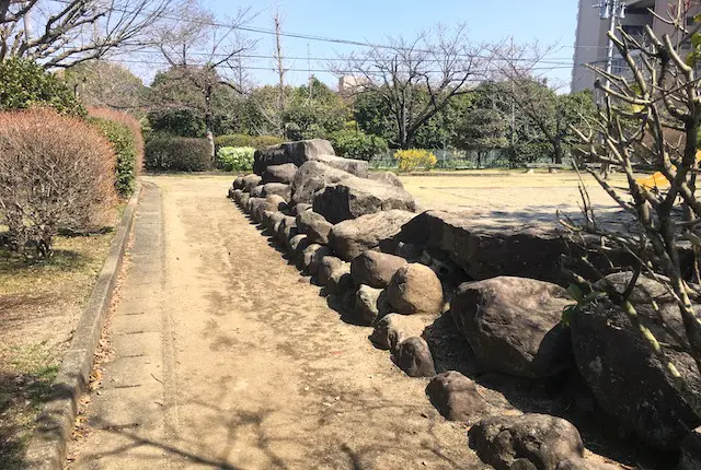 武蔵ヶ丘中央公園の石