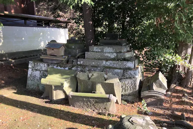 倒壊した秋葉神社