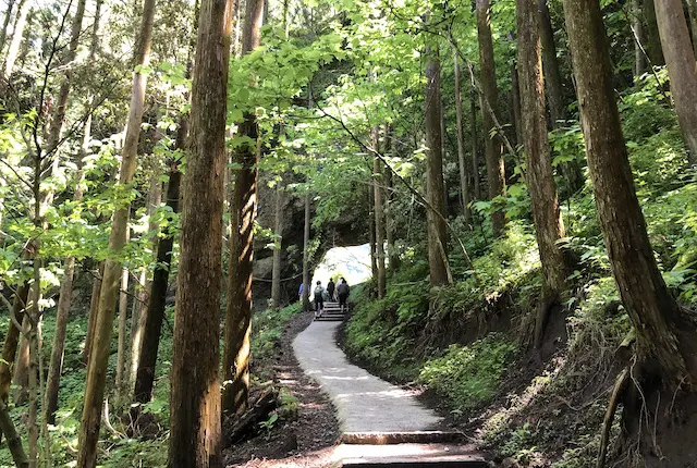 上色見熊野座神社の穿戸岩