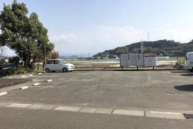 西岡神社の駐車場