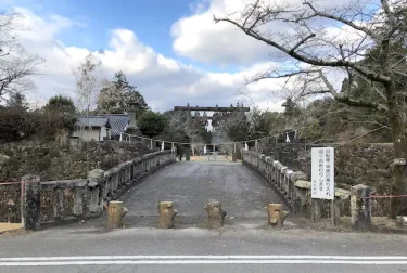 相良護国神社の入口