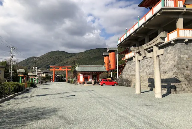 高橋稲荷神社の駐車場
