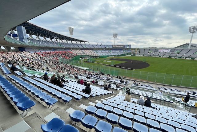 サンマリンスタジアムの内野席