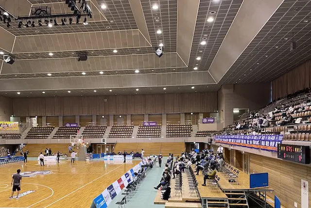 山形県総合運動公園総合体育館のスタンド席