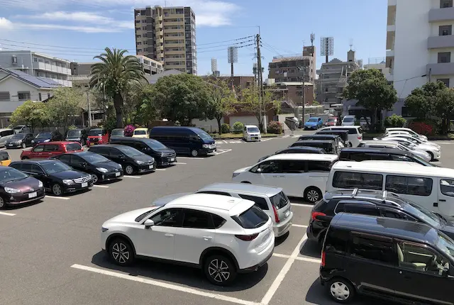 鹿児島県総合体育センター体育館の駐車場