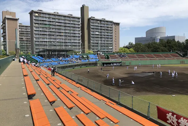 鴨池市民球場の内野席