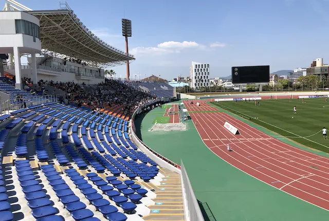 白波スタジアムのメインスタンド