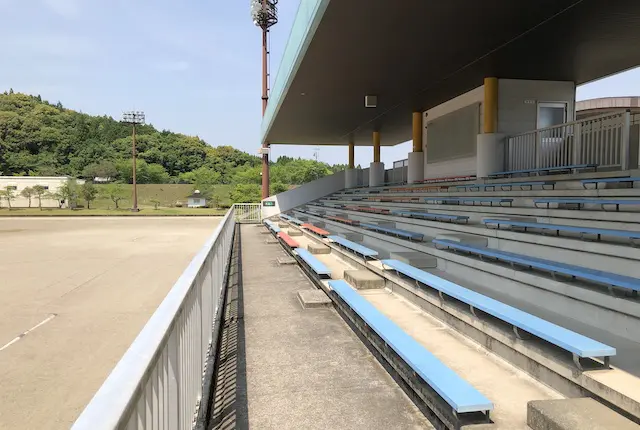 みやまの森運動公園グラウンドの観覧席