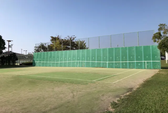 出水市総合運動公園の壁打ち練習コート