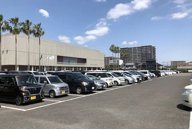 宮崎県体育館の駐車場