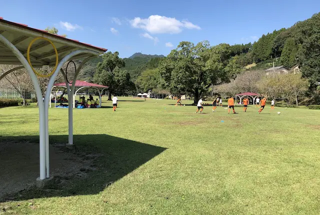 小田爪多目的競技場の芝生広場