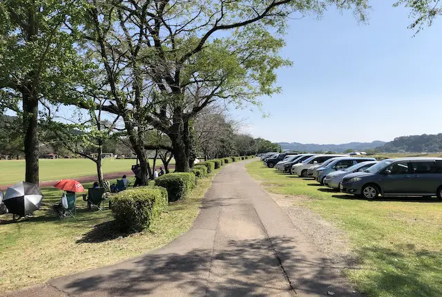 小田爪多目的競技場の駐車場