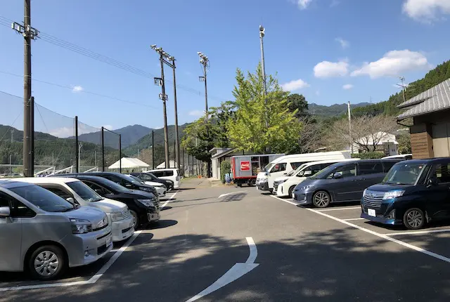 小田爪多目的広場の駐車場