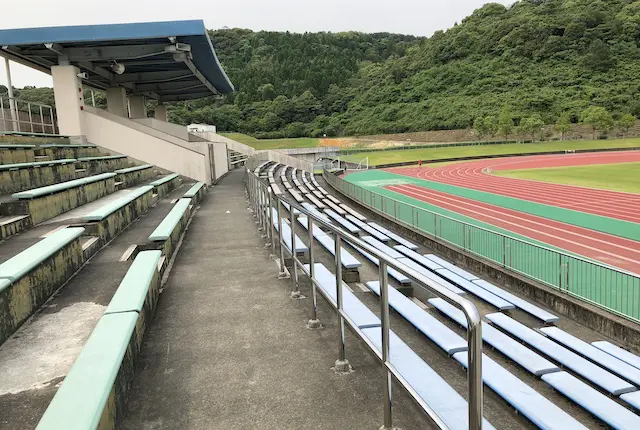 陸上競技場のメインスタンド