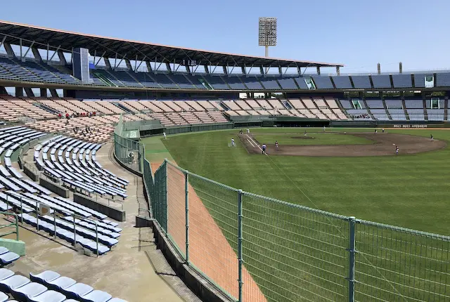 サンマリンスタジアムの内野席