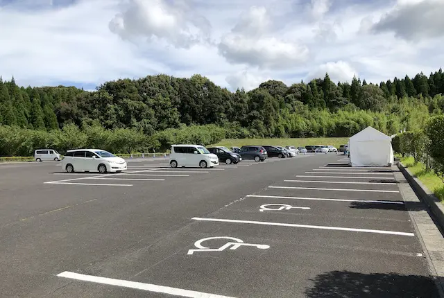 横川体育館の駐車場