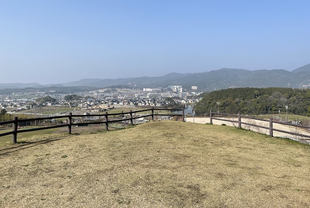 芝生広場の展望台