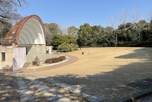 春日公園の野外音楽堂