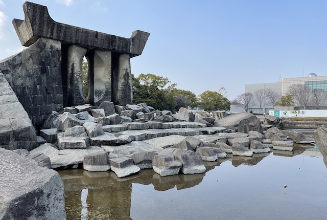 久留米市中央公園の石声庭