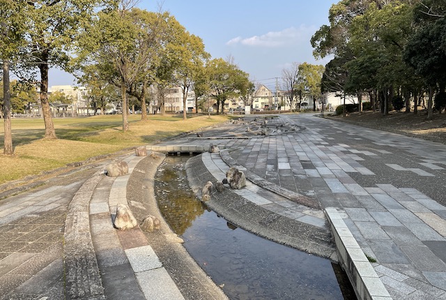 久留米市中央公園のせせらぎ水路