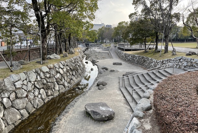 久留米市中央公園の水路