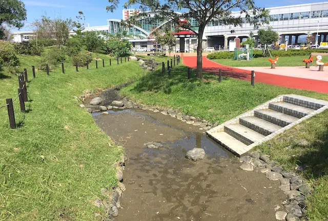 がめさん公園の水路