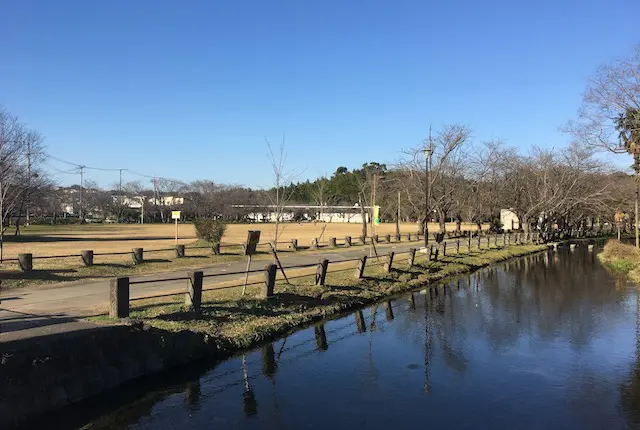 八景水谷公園と水路