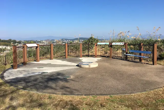 石神山公園の日時計