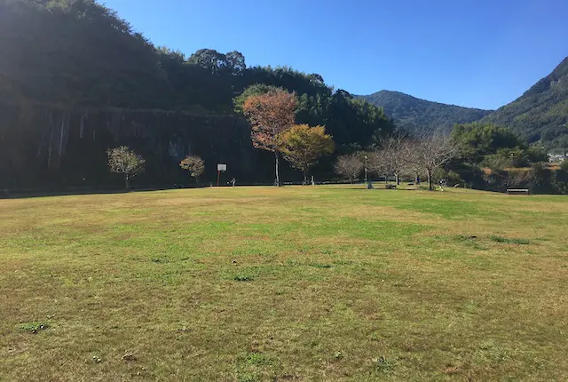 石神山公園の芝生広場