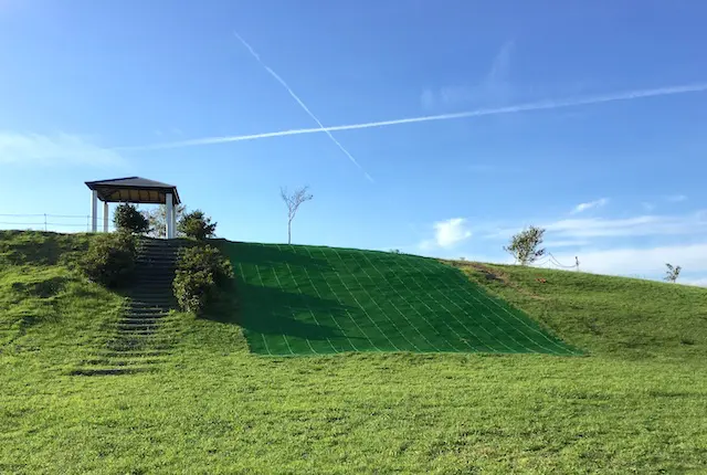 鏡ヶ池公園の草スキー場