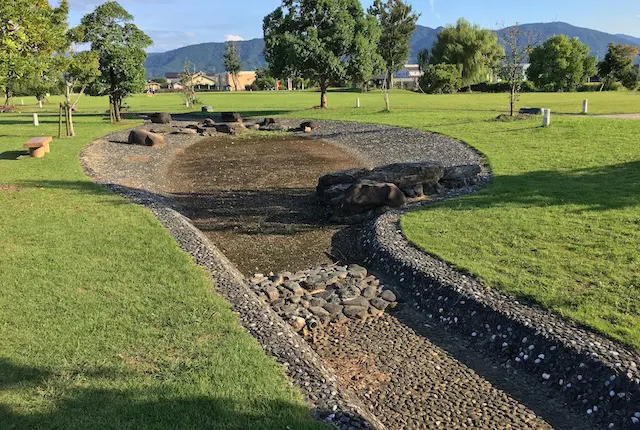 鏡ヶ池公園のせせらぎ水路