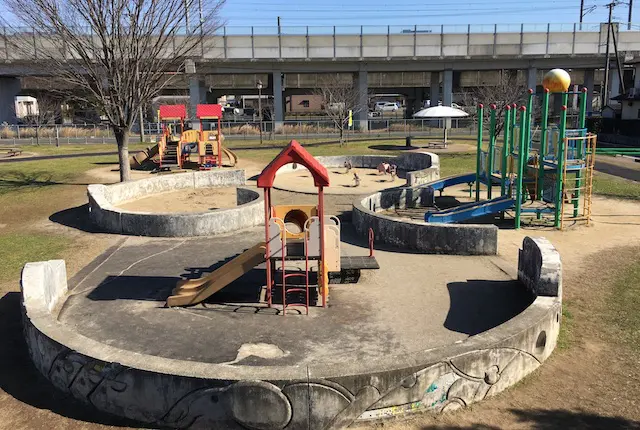 刈草中央公園の遊具