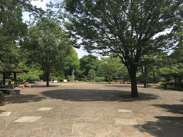 武蔵塚公園のエントランス広場