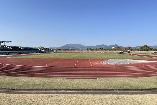 小郡運動公園の陸上競技場