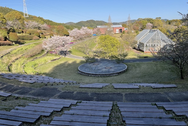 高田濃施山公園のイベント広場