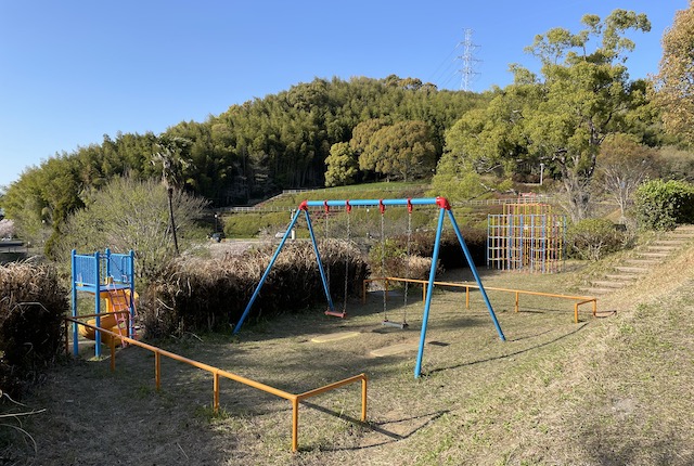 高田濃施山公園の児童遊具