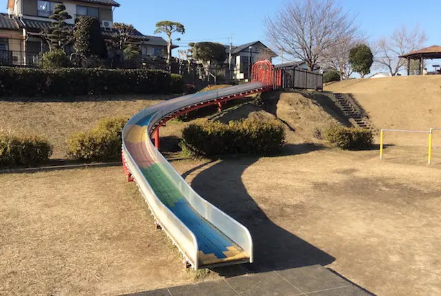 山ノ内中央公園のローラーすべり台