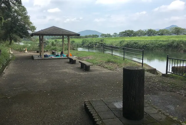 鍋田水遊び公園の東屋