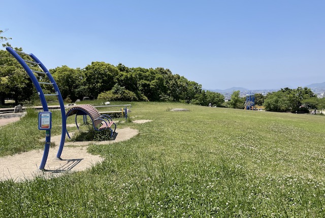 西油山中央公園の芝生広場