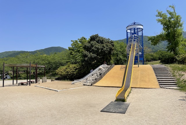 西油山中央公園のローラーすべり台