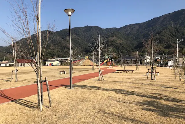 龍峯やまびこ公園の季節の広場