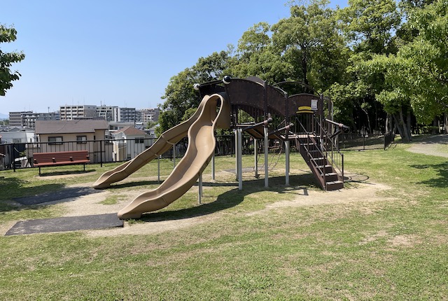 西南杜の湖畔公園の冒険広場