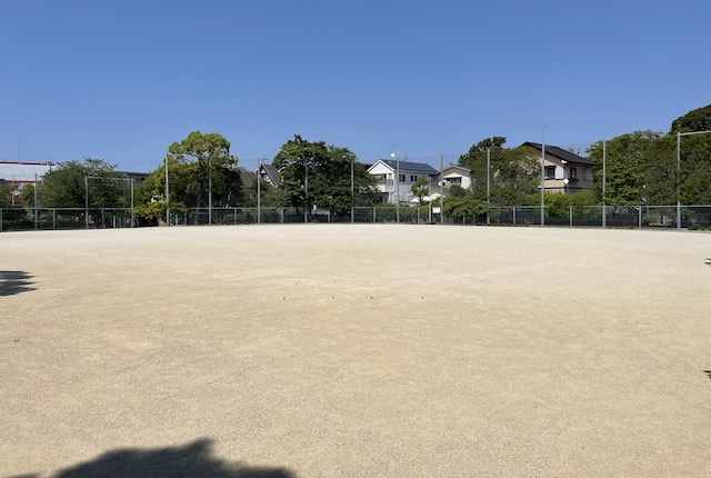 西南杜の湖畔公園の多目的広場