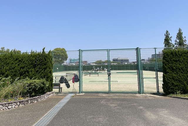 西南杜の湖畔公園テニスコート