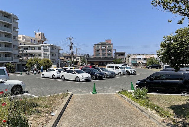 西南杜の湖畔公園の駐車場