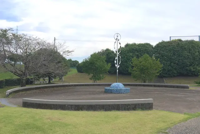 セミコンテクノパーク中央公園のエントランス広場