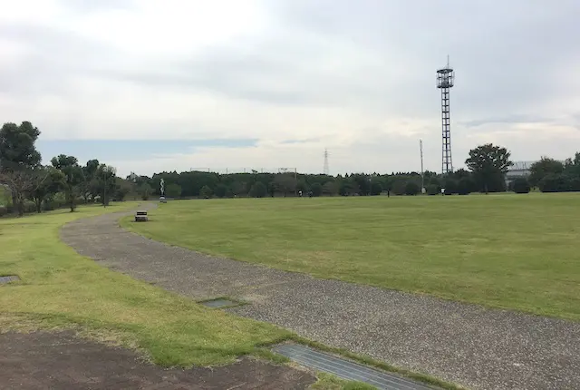 セミコンテクノパーク中央公園のウォーキングコース