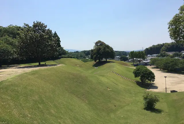 竹迫城跡公園の土塁